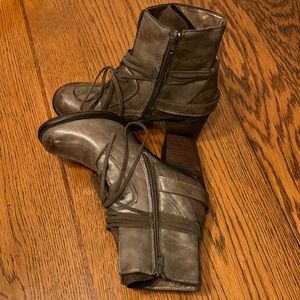 Pierre Dumas Olive green women’s boots size 8.5M